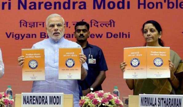 प्रधानमंत्री जन धन योजना के तहत खुले 40 करोड़ से अधिक खाते